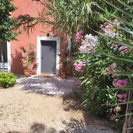 Pres De La Villa