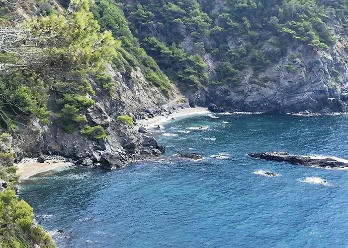 Près De La *